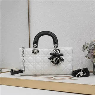 Dior Lady Dior حقيبة توت أبيض مقلمة بحبال علوية 11