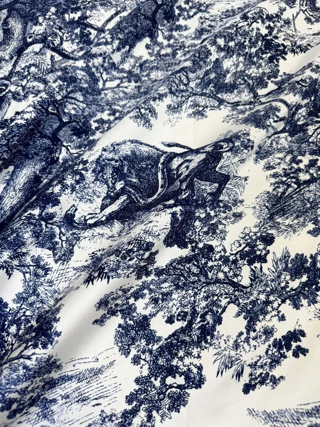Dior Bleu Marine et Crème Toile Impression d'Éléphant Écharpe de Soie 9