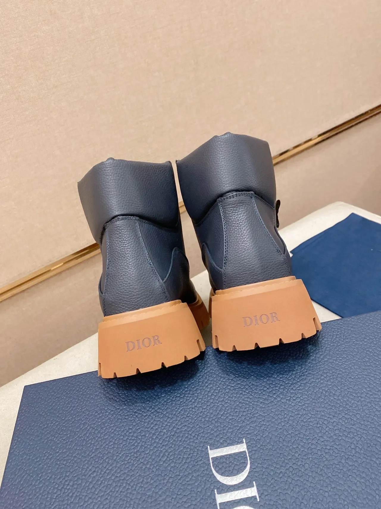 Dior Bottes de Travail Navy Beige Cuir Pebbled Semelle Chunky Lug Sole 4