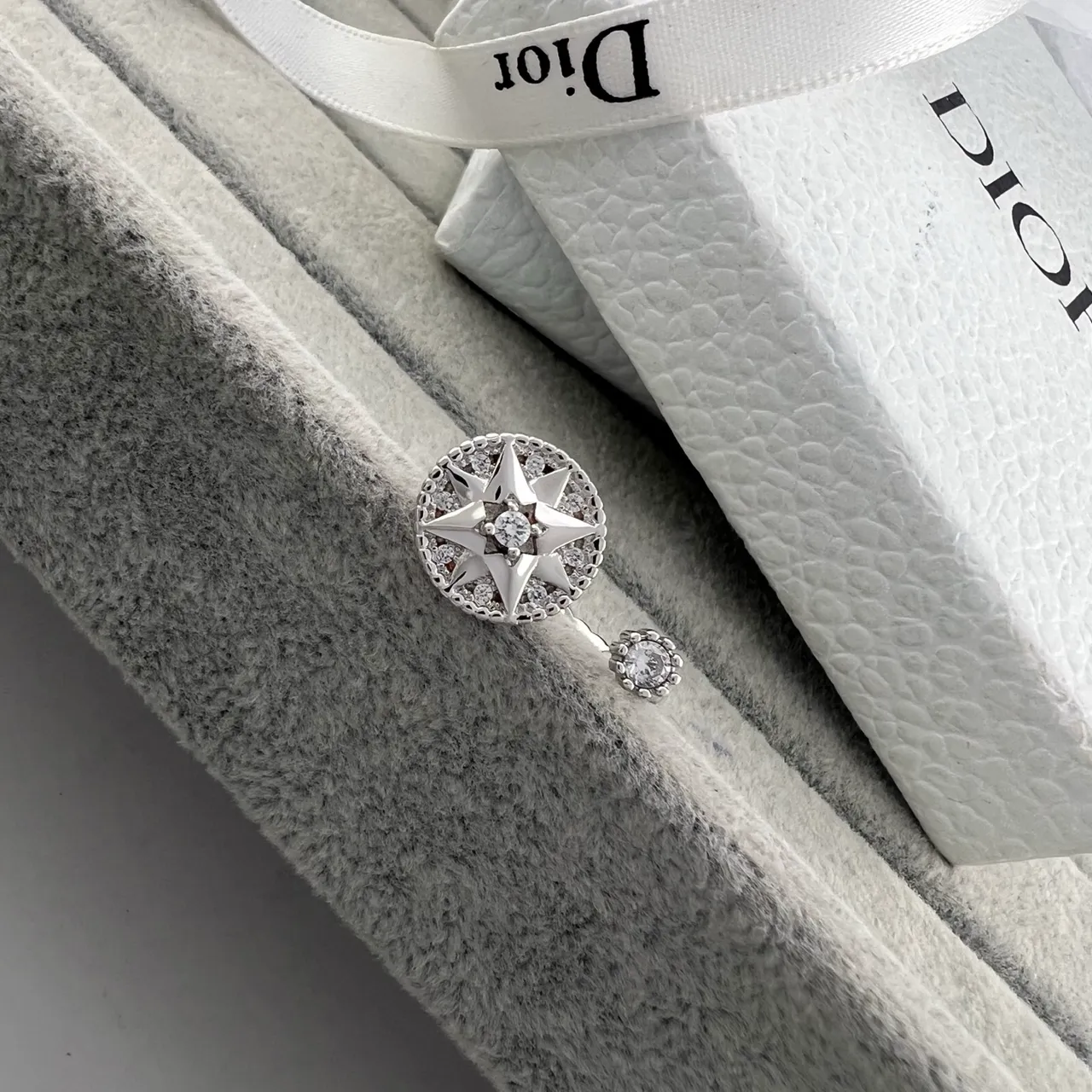 Dior Rose des Vents Ouro Prata Punho Aberto Motivo Bússola Estrela Anel 2