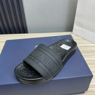 Dior Slide Negro con Logo Embossed y Correa