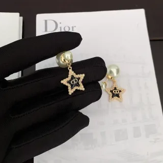 Dior Boucles d'oreilles motif étoile perle et émail noir