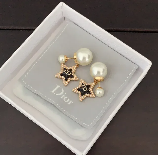 Dior Boucles d'oreilles motif étoile perle et émail noir 3
