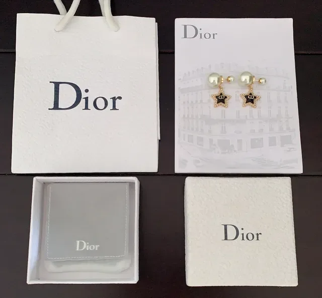 Dior Boucles d'oreilles motif étoile perle et émail noir 4