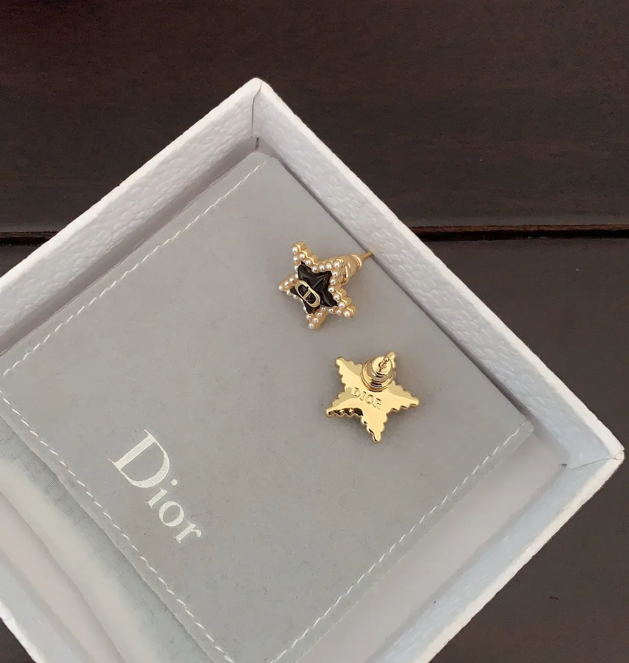 Dior Boucles d'oreilles étoile bordées de perles émaillé noir doré 2