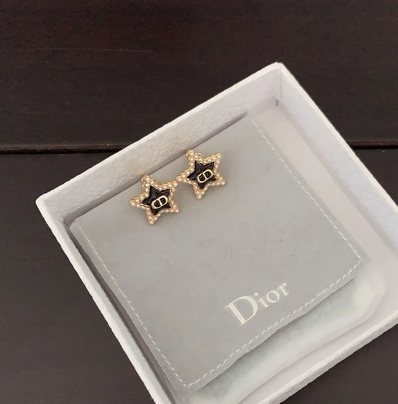 Dior Boucles d'oreilles étoile bordées de perles émaillé noir doré 3