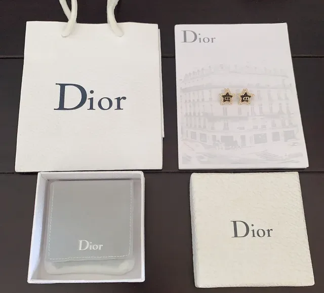 Dior Boucles d'oreilles étoile bordées de perles émaillé noir doré 4
