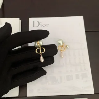 Dior Tribales সোনালি টোন দ্বিগুণ মুক্তা লটকানো কানের দুল