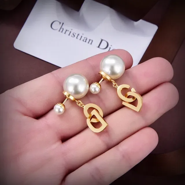 Brincos Dior Tribales de metal dourado e pérola de resina branca 2