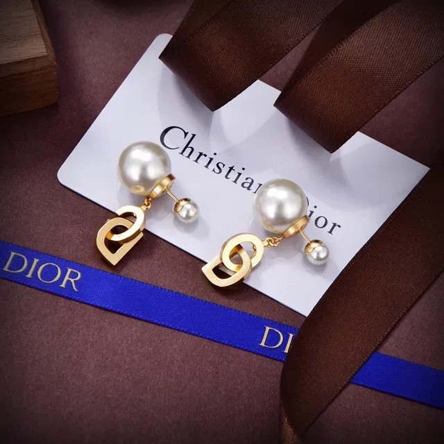 Brincos Dior Tribales de metal dourado e pérola de resina branca 4