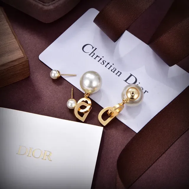 Brincos Dior Tribales de metal dourado e pérola de resina branca 5