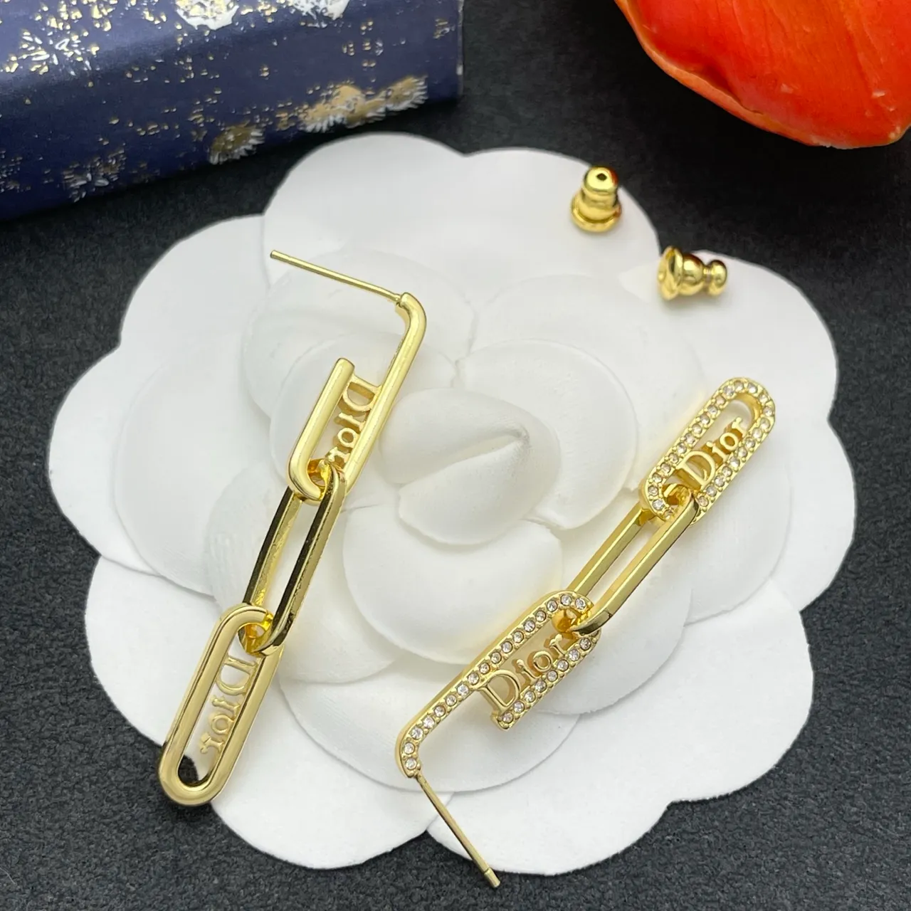 Dior Tribales সোনার স্বচ্ছ Logo-Link Chain Pavé ক্রিস্টাল বর্ডার কানের দুল 4