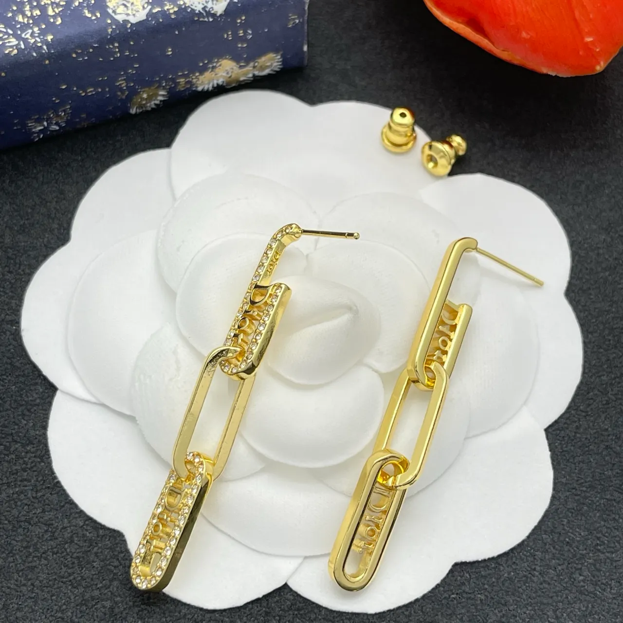 Dior Tribales সোনার স্বচ্ছ Logo-Link Chain Pavé ক্রিস্টাল বর্ডার কানের দুল 5