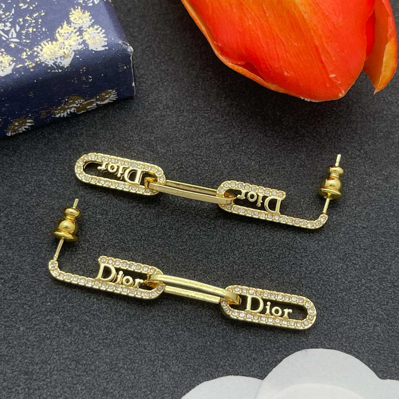 Dior Tribales সোনার স্বচ্ছ Logo-Link Chain Pavé ক্রিস্টাল বর্ডার কানের দুল 8
