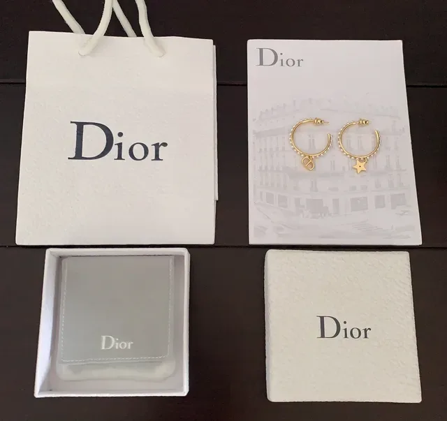 Dior Tribales Boucles d'oreilles dorées à perles blanches charms asymétriques 4