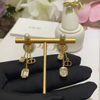 Dior Tribales Boucles d'oreilles en or blanc perles studs chaîne dual drop