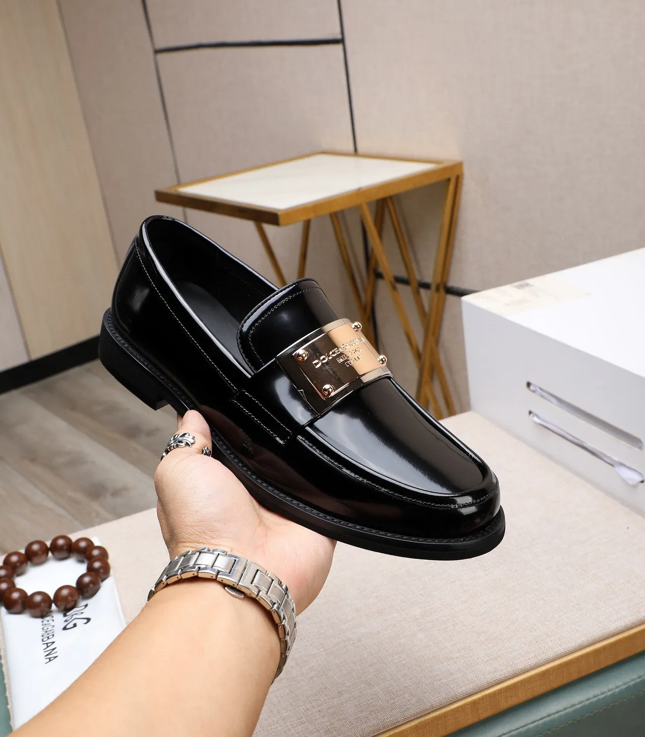 Dolce & Gabbana কালো সোনালি উজ্জ্বল পেটেন্ট লেদার প্লেক ডিটেল লুফার 5