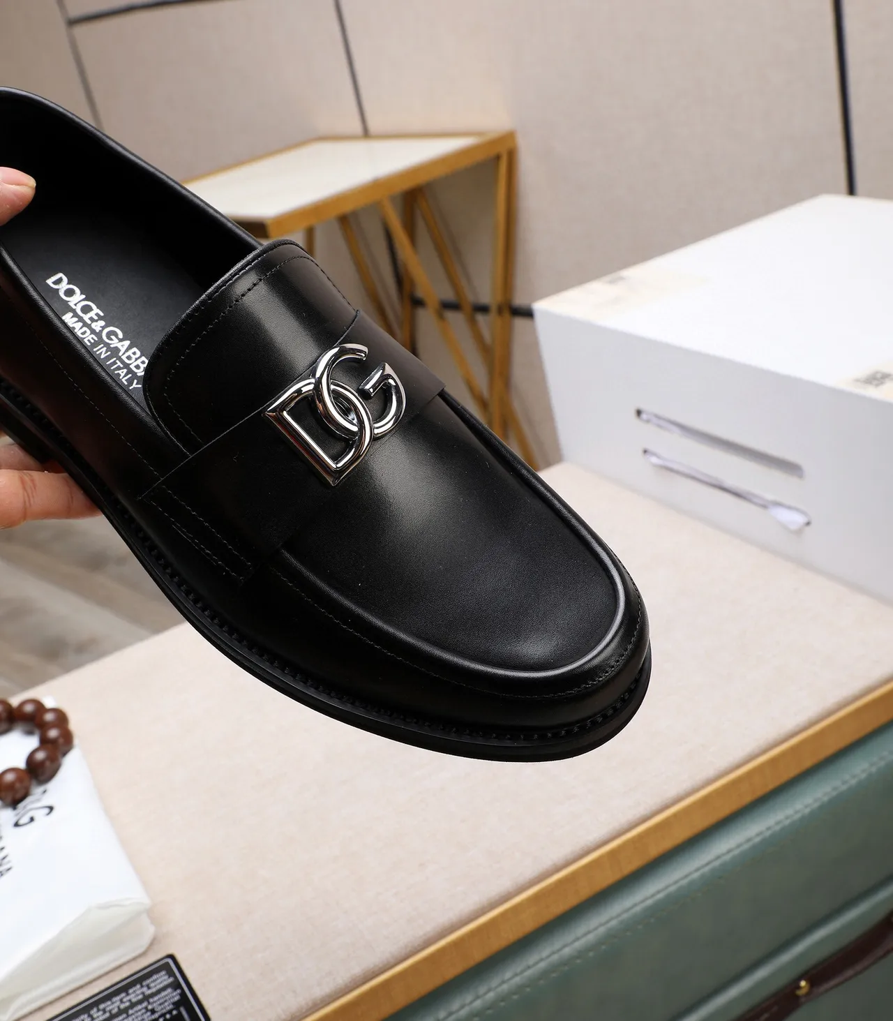 Dolce & Gabbana أسود فضي جلد مصقول معدني DG إبزيم حزام لورفر 7