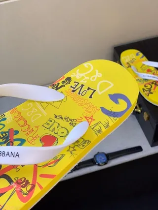 Dolce & Gabbana গ্রাফিক প্রিন্ট হলুদ স্লিপার্স 4