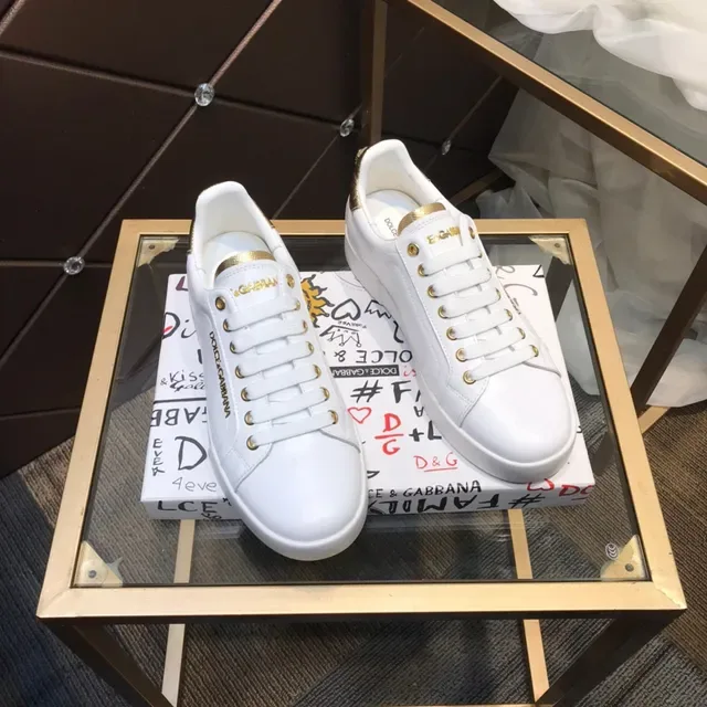 Dolce & Gabbana Portofino حذاء رياضي أبيض وذهبي نمط حياة 7