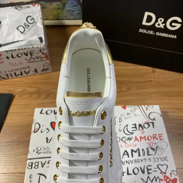 Dolce & Gabbana Zapatillas Lifestyle Blancas Doradas de Cuero con Hardware 2