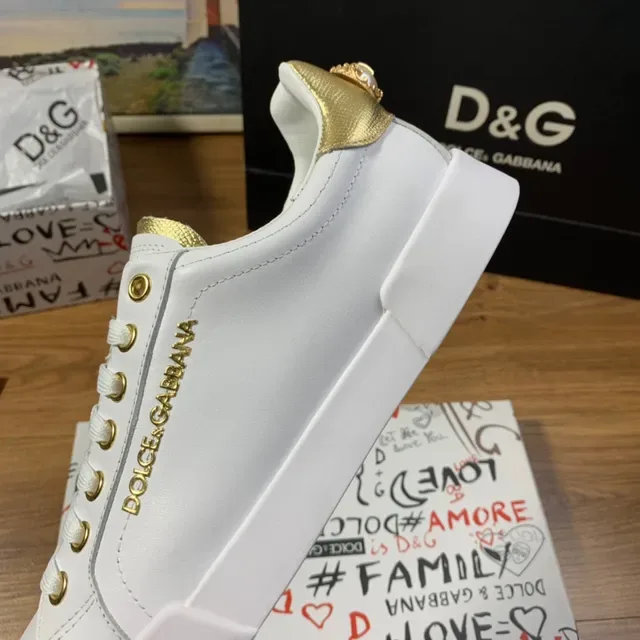 Dolce & Gabbana Zapatillas Lifestyle Blancas Doradas de Cuero con Hardware 3