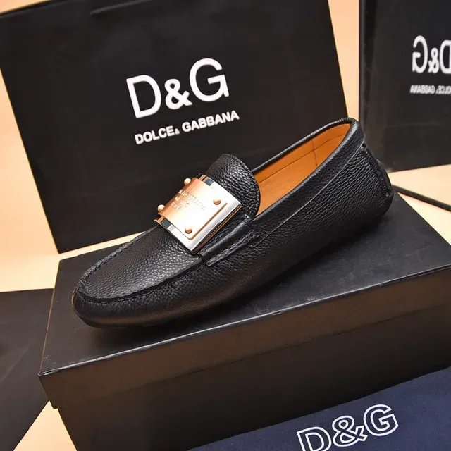 Dolce & Gabbana 黑色金色压纹皮革金属徽章乐福鞋 6