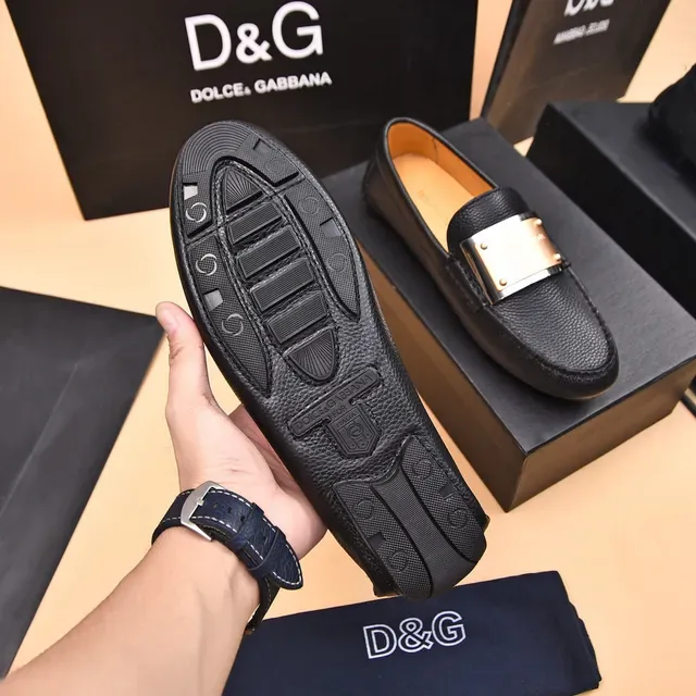 Dolce & Gabbana 黑色金色压纹皮革金属徽章乐福鞋 7