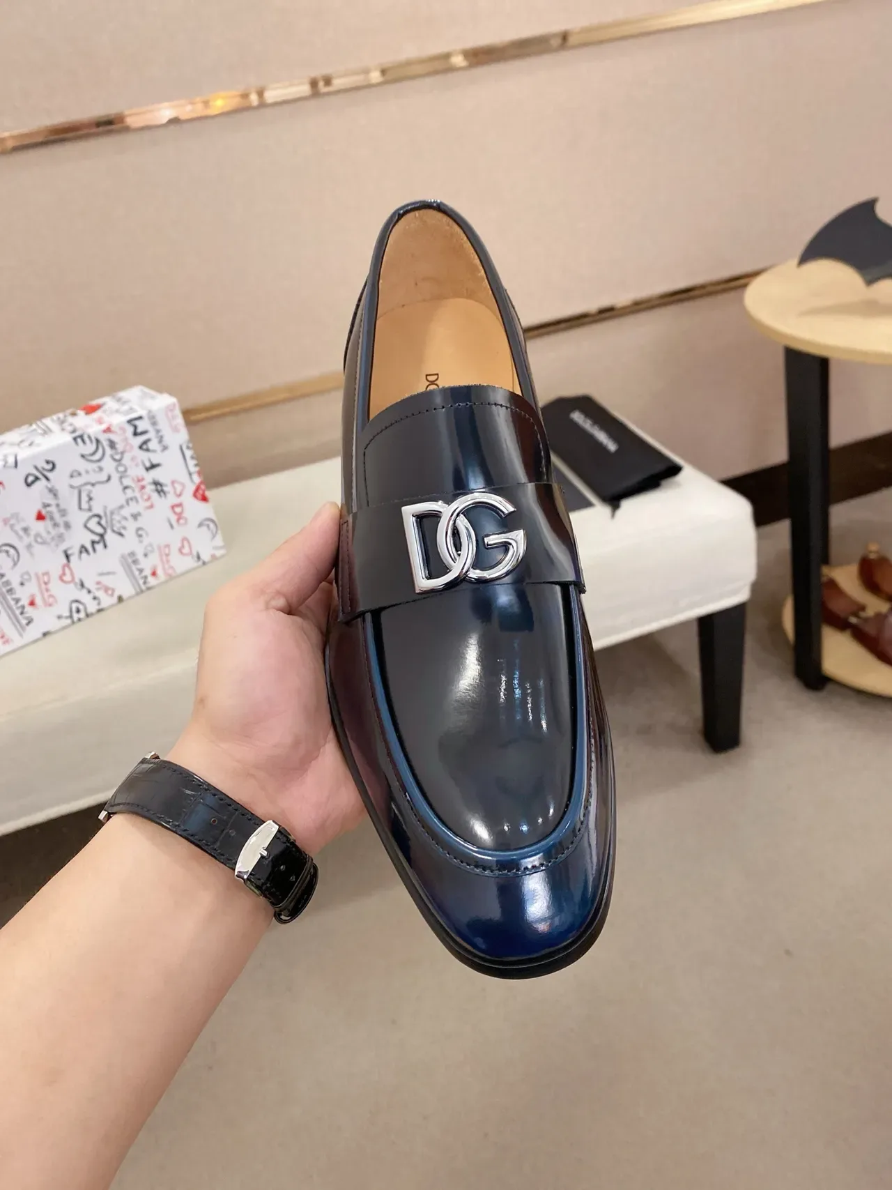 Mocassin Dolce & Gabbana Portofino en cuir verni bleu marine et argent à boucle horsebit en métal 2