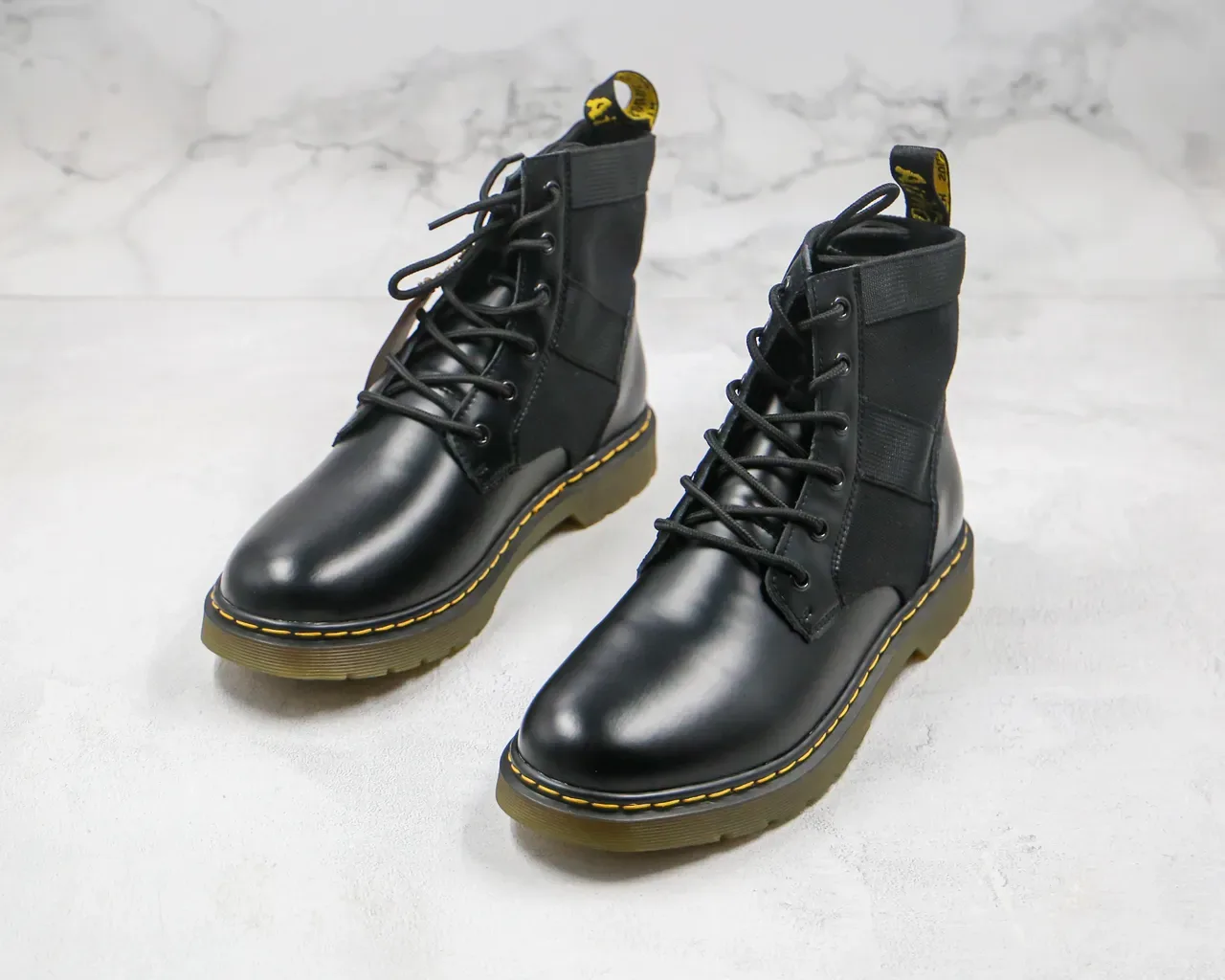 Dr. Martens কালো মিশ্রিত উপাদান লেস-আপ অ্যাঙ্কেল বুট 9
