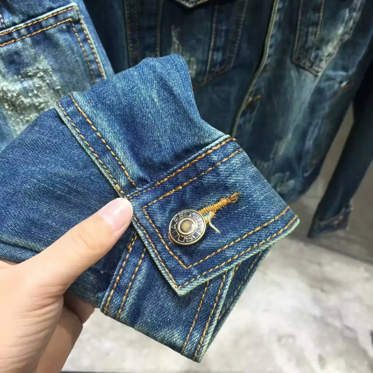 DSQUARED2 破损肘部补丁牛仔夹克 4