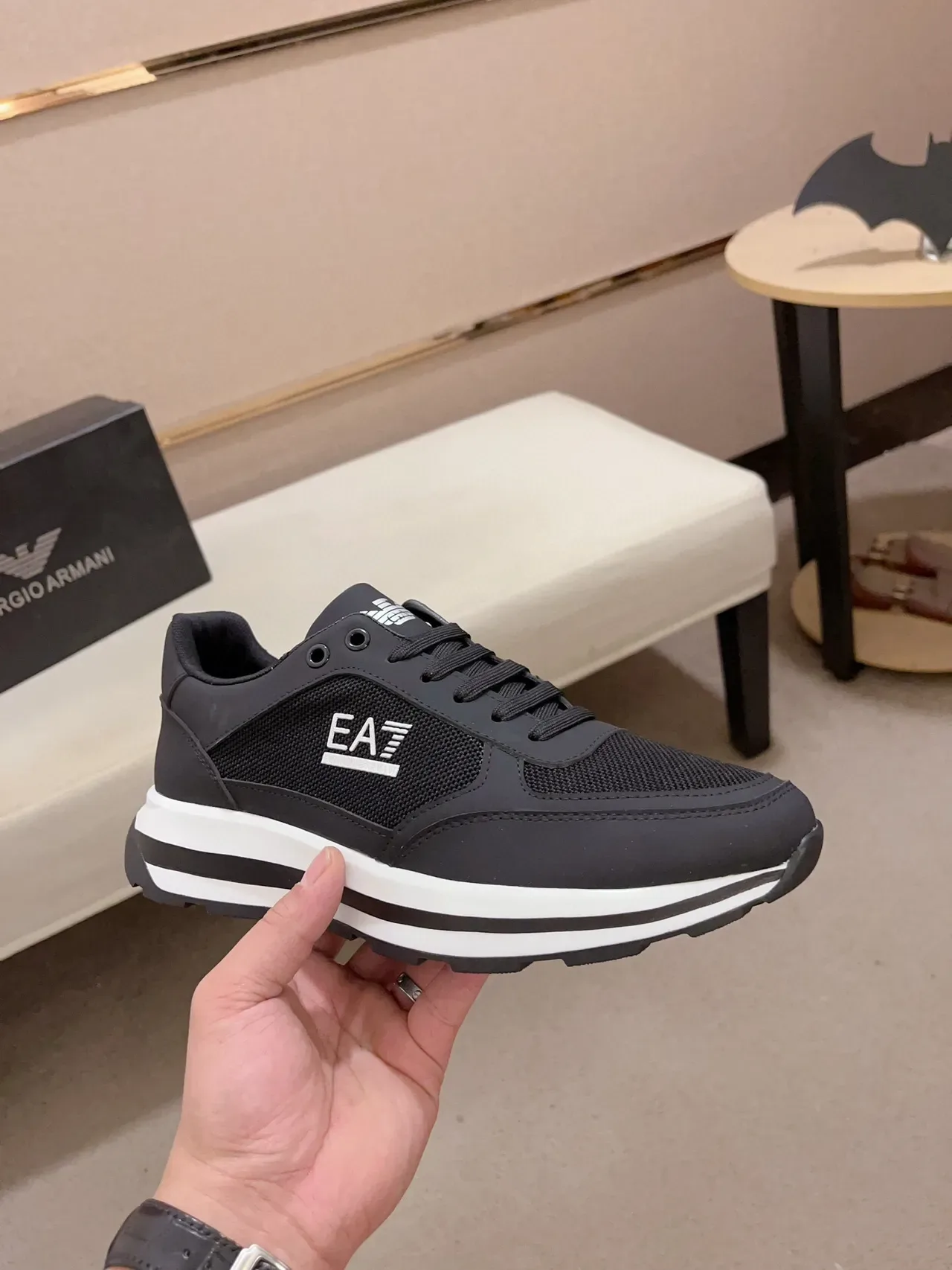 Emporio Armani EA7 কালো এবং সাদা লাইফস্টাইল স্নিকার 4
