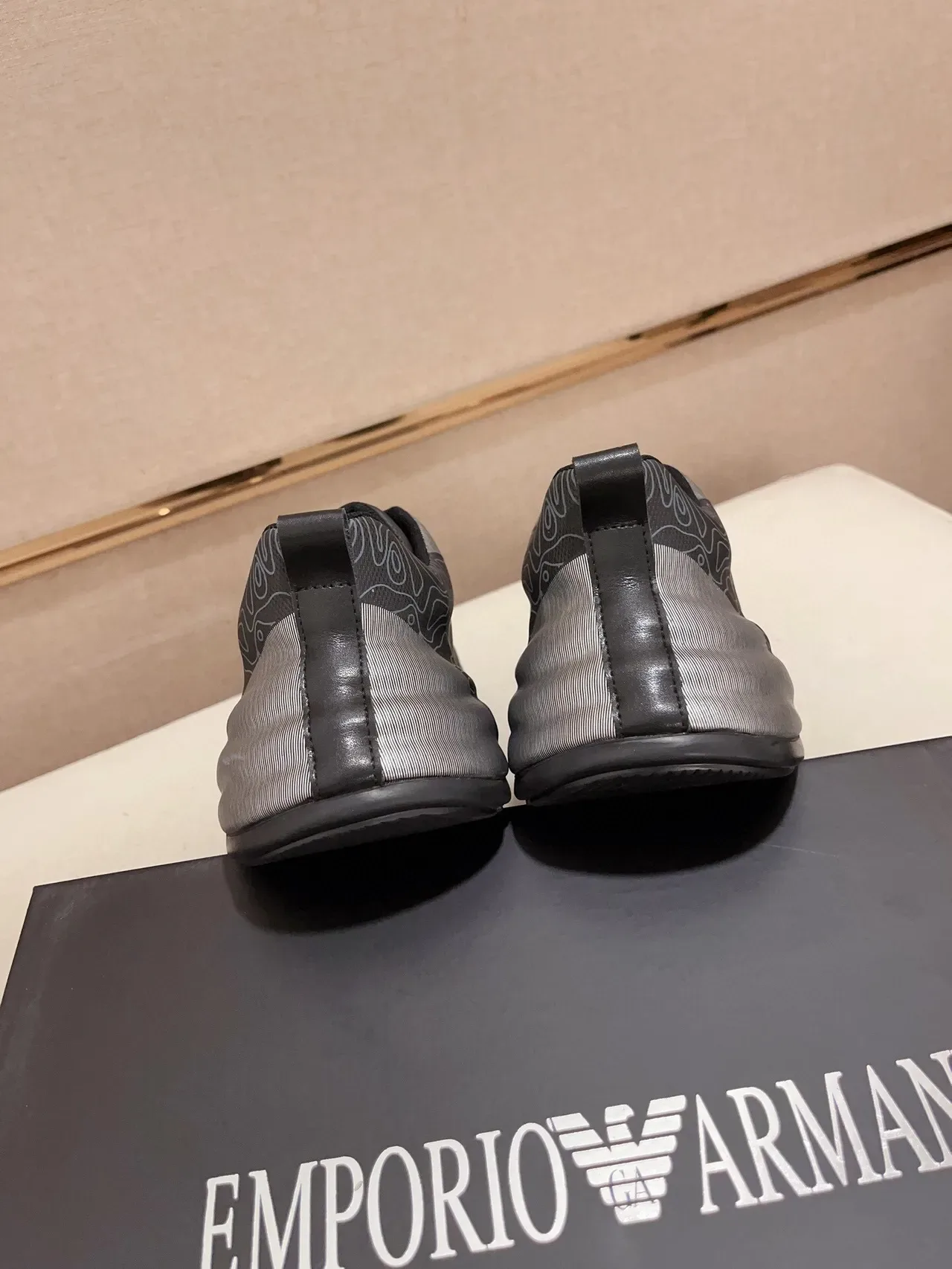 Emporio Armani طباعة توبوغرافية شعار النسر أحذية رياضية أسود للأسلوب الحیاتي 8