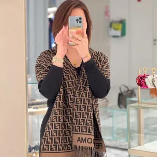 Fendi Amore FF Monogram বেইজ এবং কালো ক্যাশমির স্কার্ফ