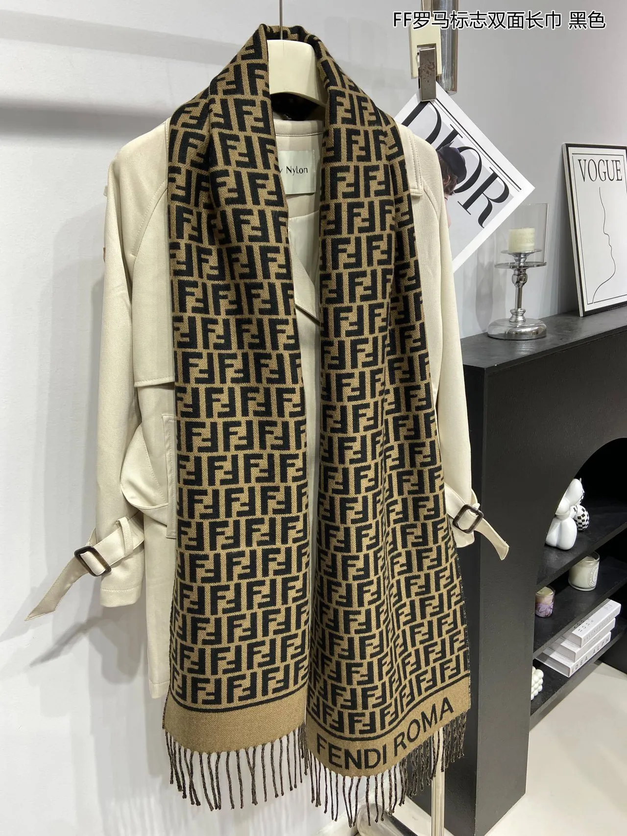 Fendi Amore FF Monogram বেইজ এবং কালো ক্যাশমির স্কার্ফ 3