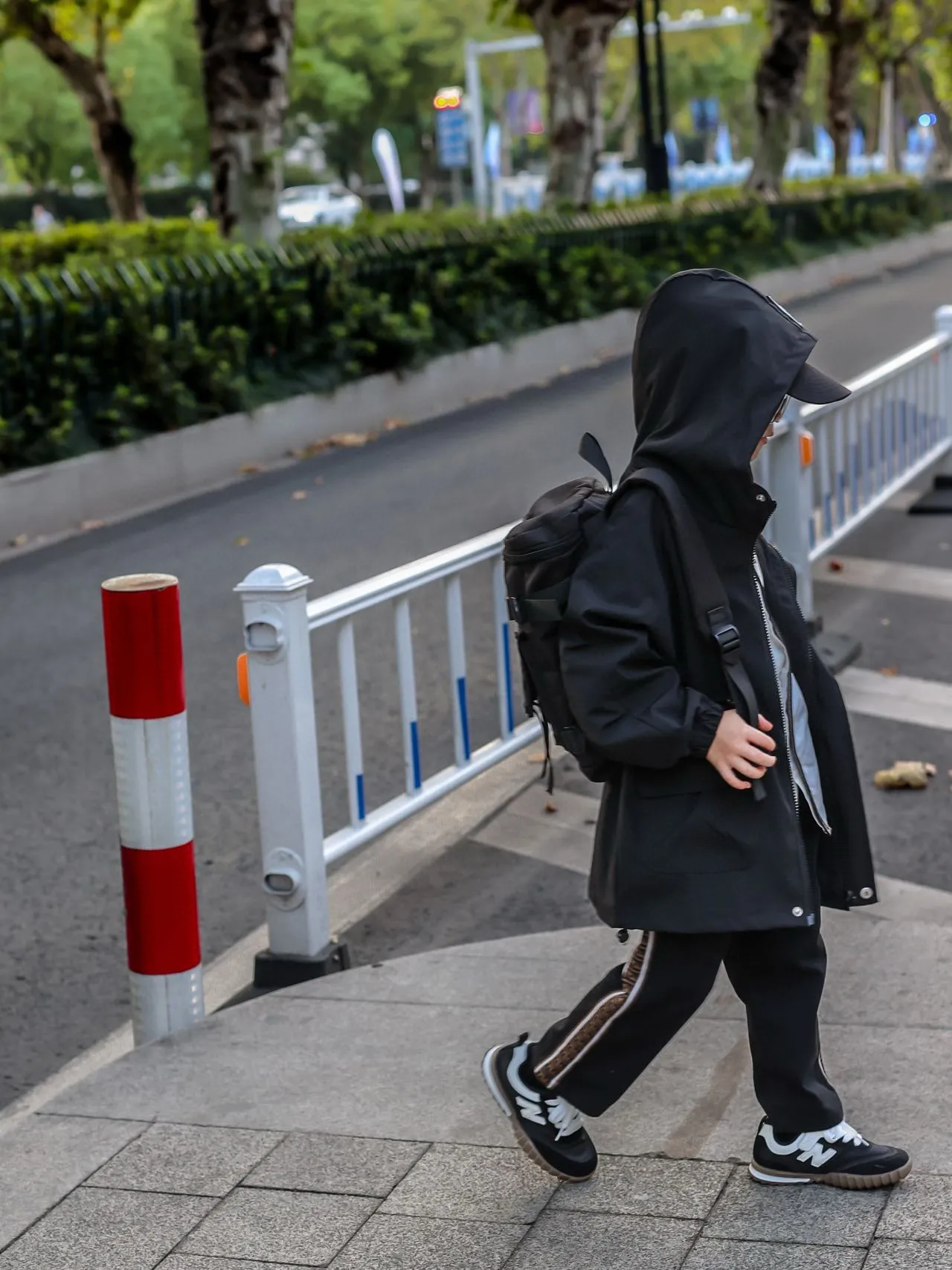 Fendi Veste à Capuche à Fermeture Éclair Avant Noir et Blanc 3