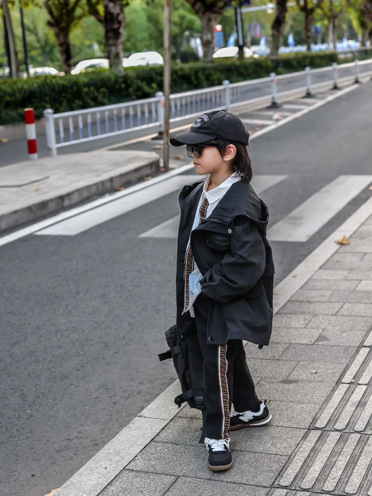 Fendi Veste à Capuche à Fermeture Éclair Avant Noir et Blanc 7