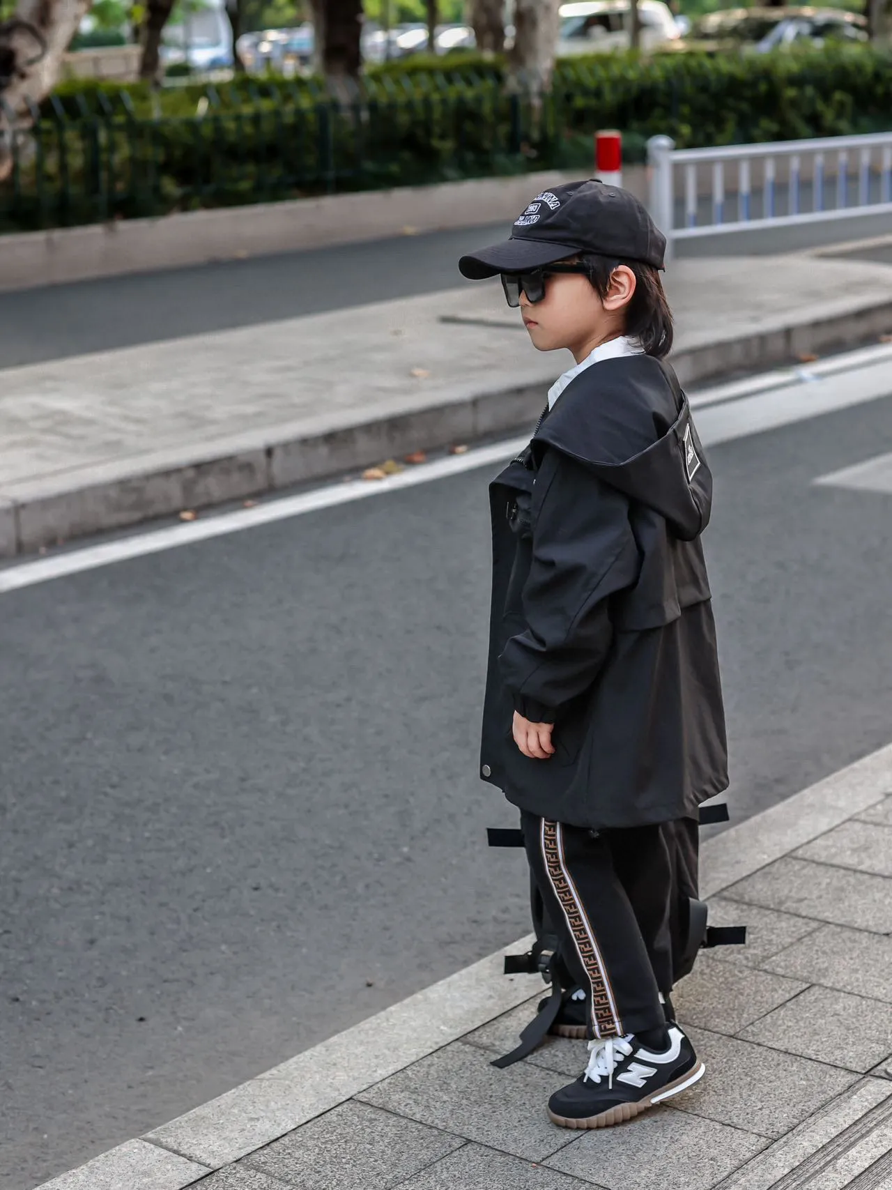 Fendi Veste à Capuche à Fermeture Éclair Avant Noir et Blanc 8
