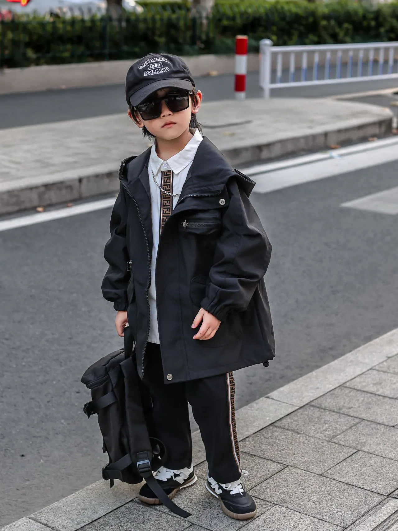 Fendi Veste à Capuche à Fermeture Éclair Avant Noir et Blanc 9