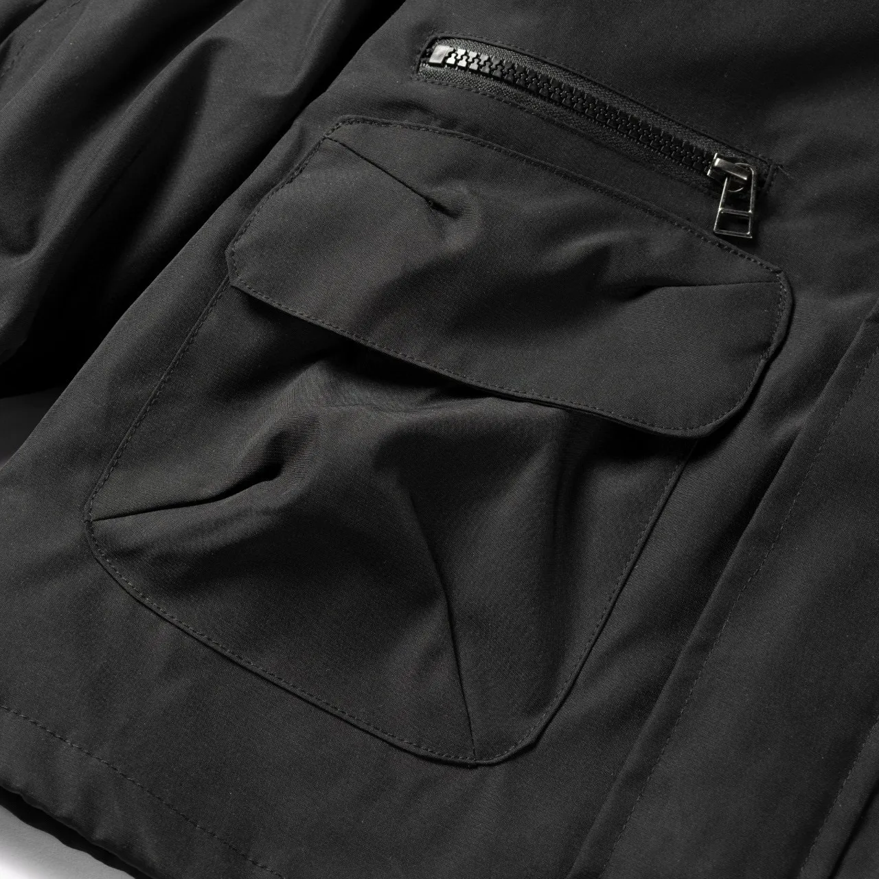 Fendi Veste à Capuche à Fermeture Éclair Avant Noir et Blanc 13