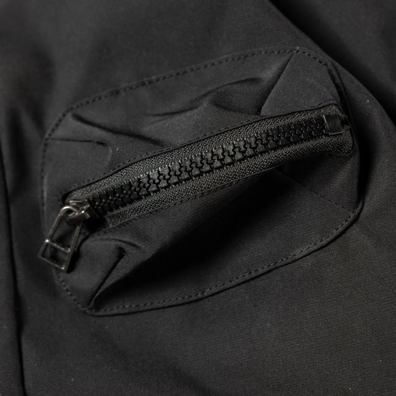 Fendi Veste à Capuche à Fermeture Éclair Avant Noir et Blanc 14