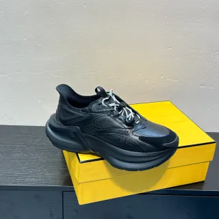 Fendi 黑白 Monogram 镂空皮革 雕塑鞋底 厚底运动鞋