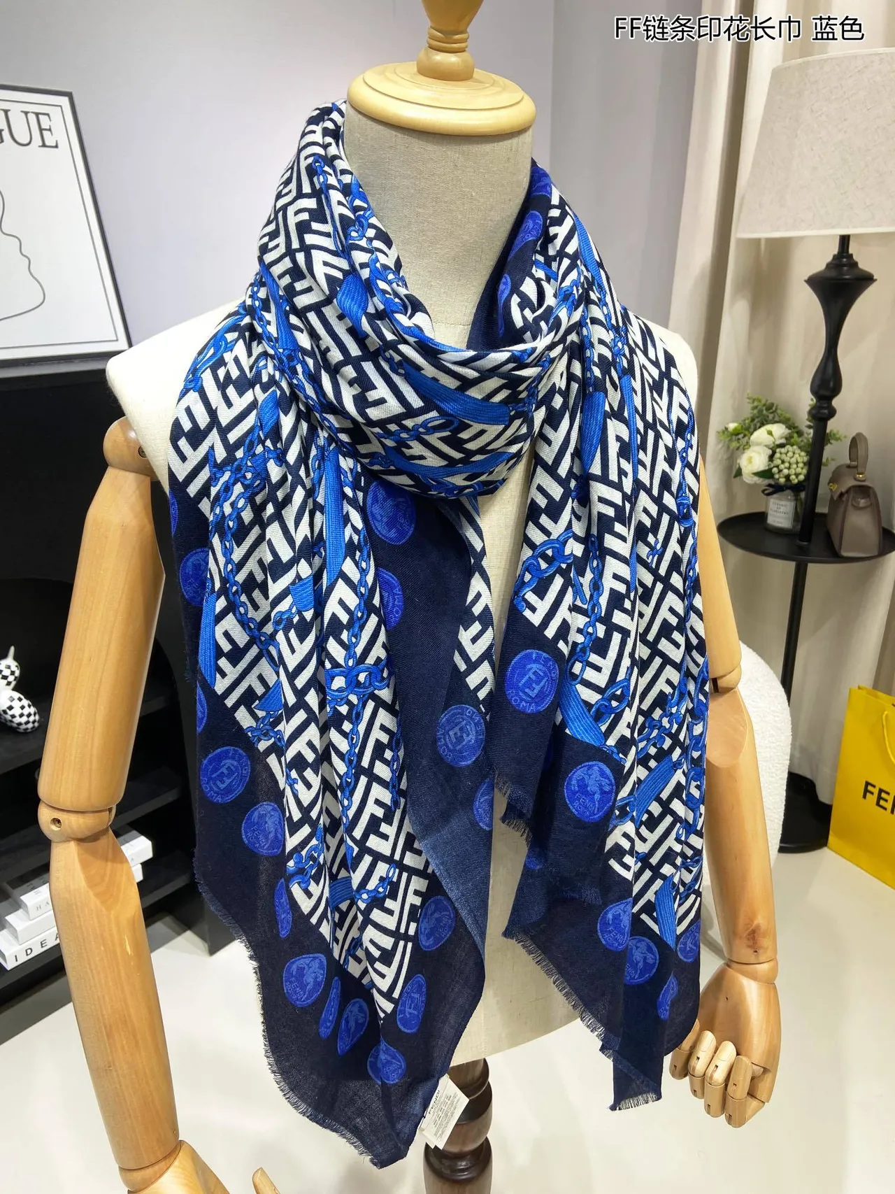 Fendi FF चेन प्रिंट लंबी रेशम स्कार्फ 7