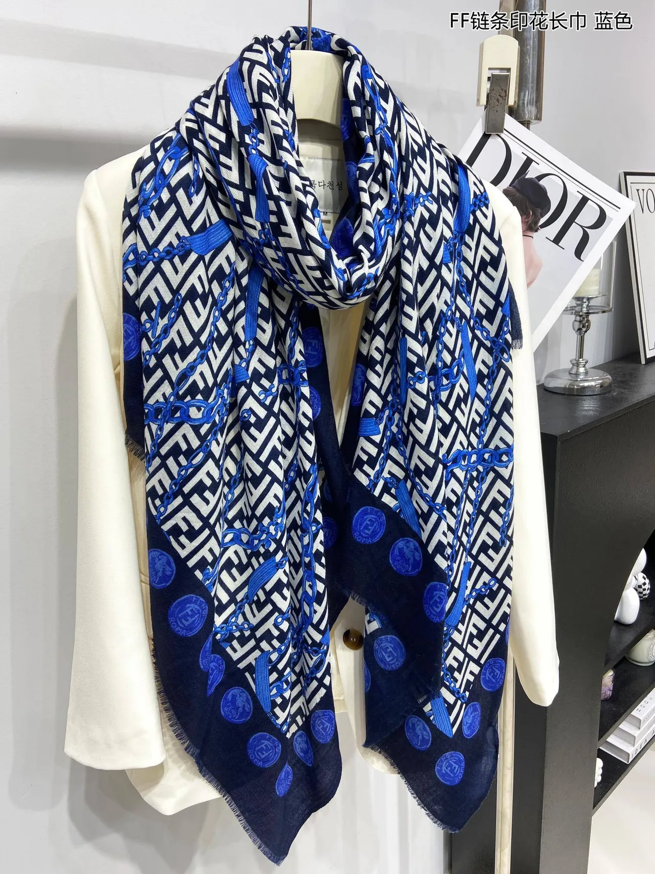 Fendi FF चेन प्रिंट लंबी रेशम स्कार्फ 9