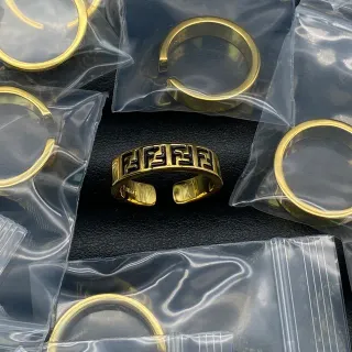 خاتم Fendi FF Logo أسود مينا ذهبي مفتوح