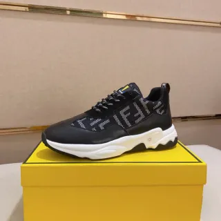 Fendi FF Logo Chunky Sneaker काले और सफेद