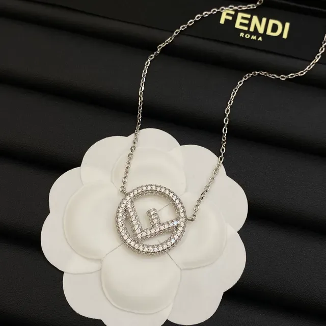 قلادة معلقة Fendi FF Logo Pavé Crystal 2