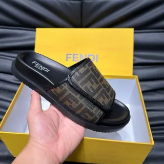 Fendi FF Monogram কালো এবং বাদামি স্লাইড স্লিপার্স