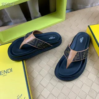 Fendi FF মনোগ্রাম প্ল্যাটফর্ম স্লিপার হালকা বাদামী কিনারা নেভি