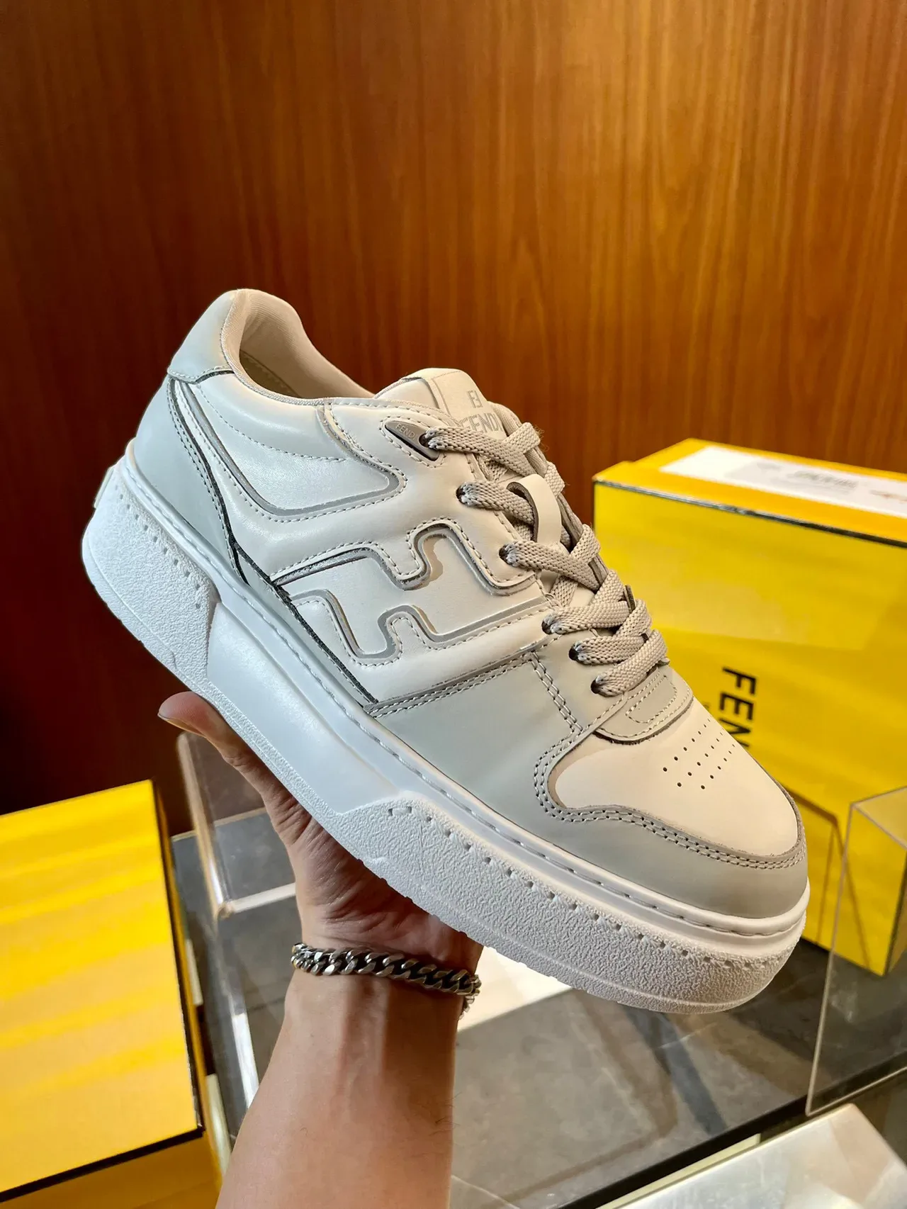 Fendi FF Runner Branco Cinza Couro Superior Biqueira Perfurada Zapatilhas Lifestyle 2
